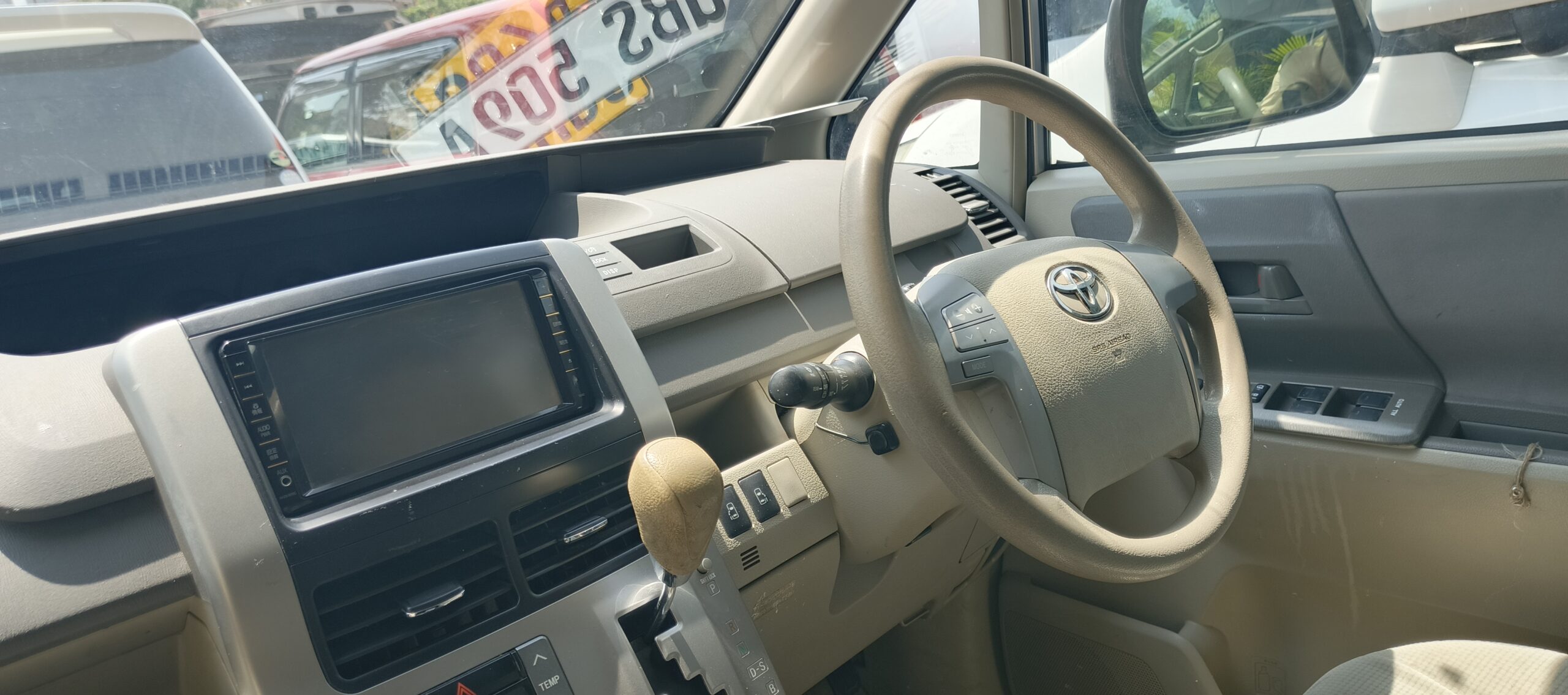 Toyota Noah 2009