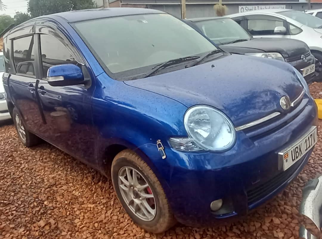 Toyota Sienta 2007
