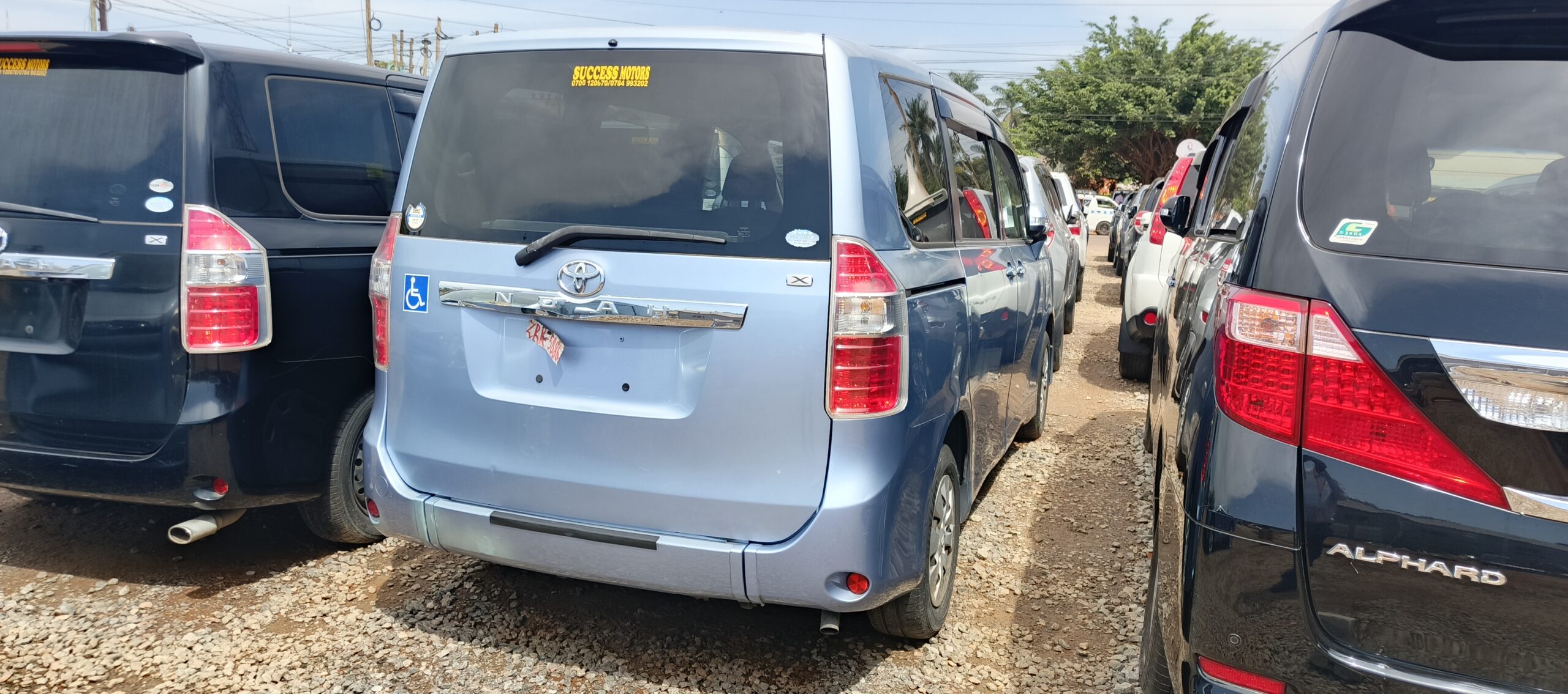 Toyota Noah 2009