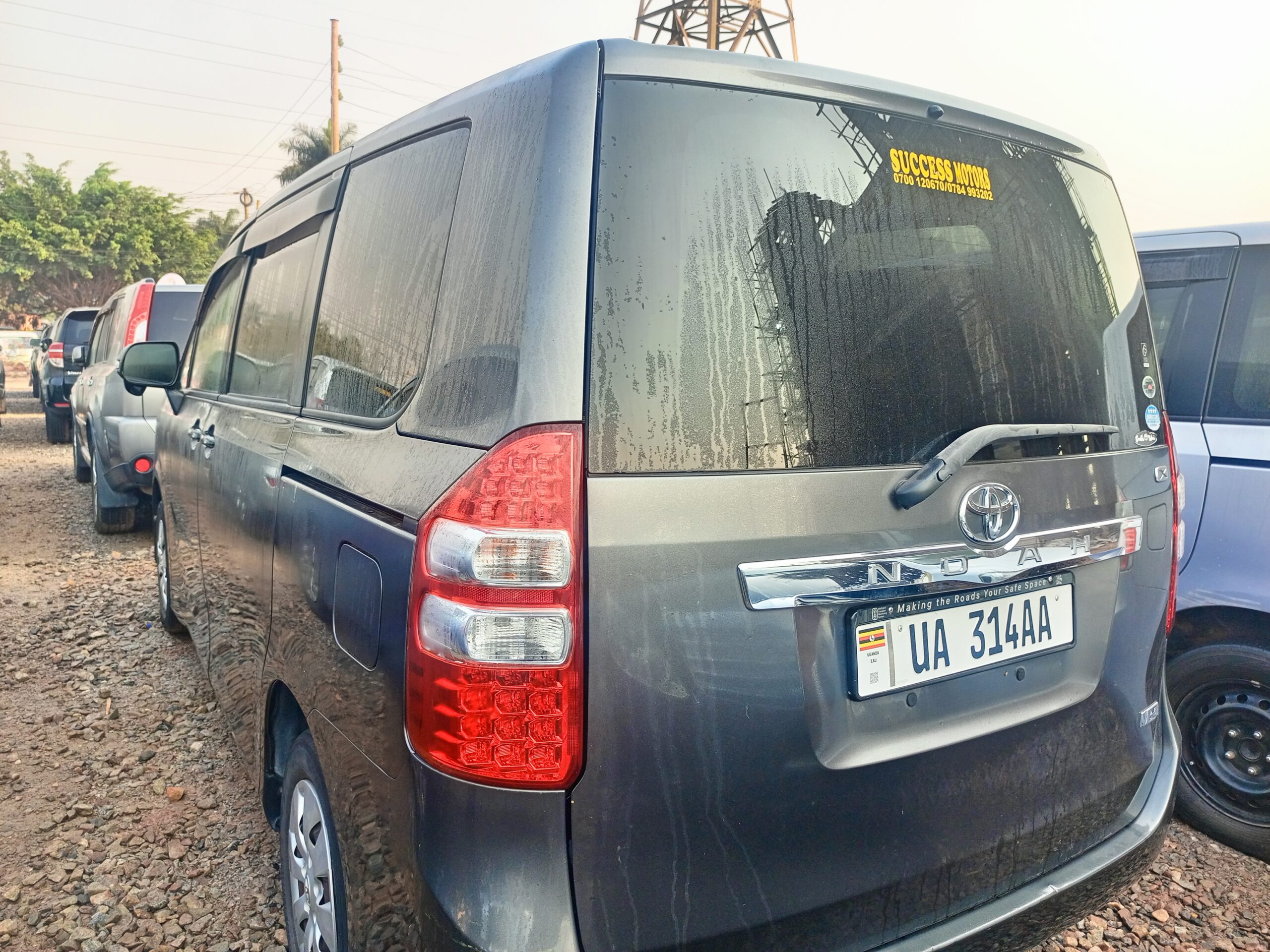 Toyota Noah 2010