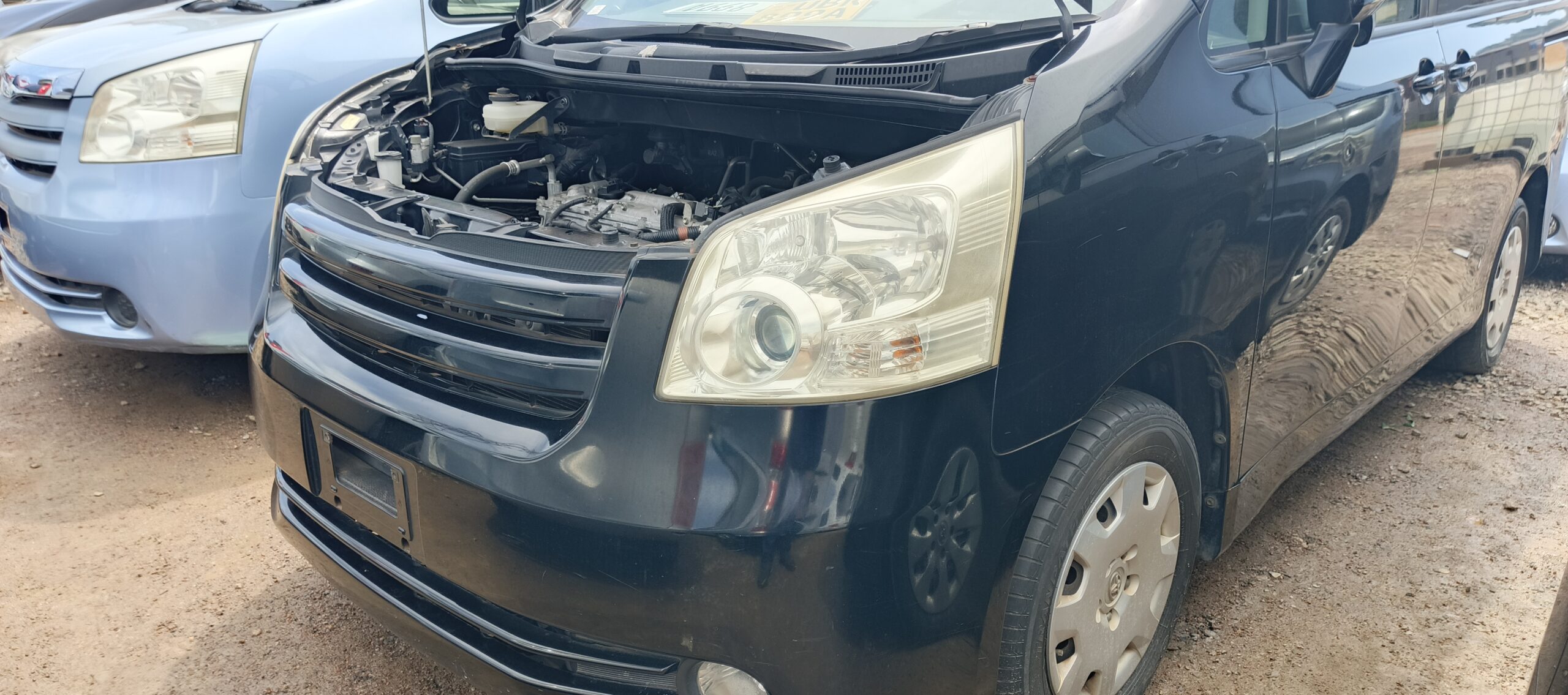 Toyota Noah 2009