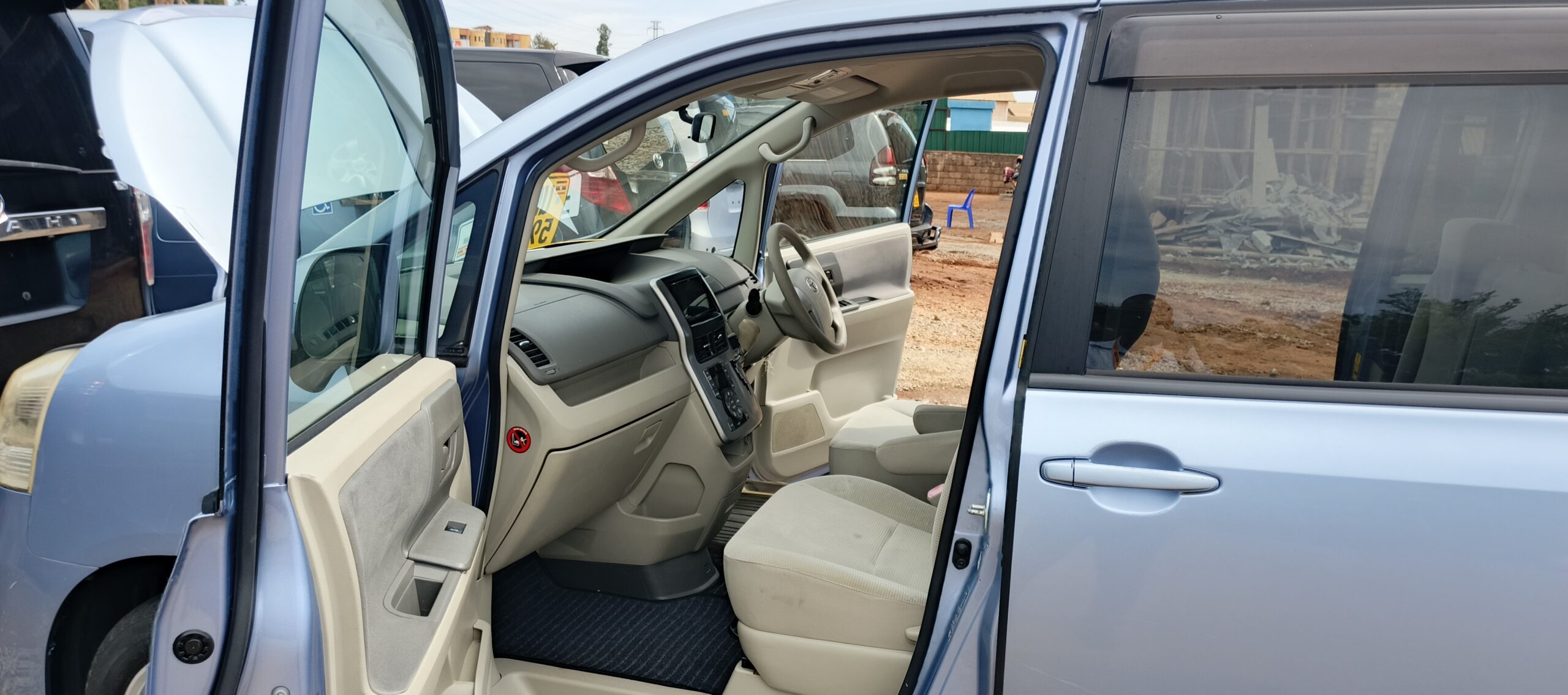 Toyota Noah 2009