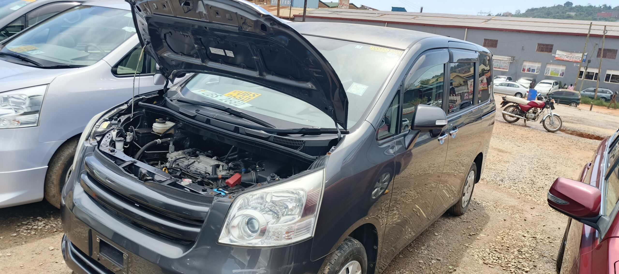 Toyota Noah 2009