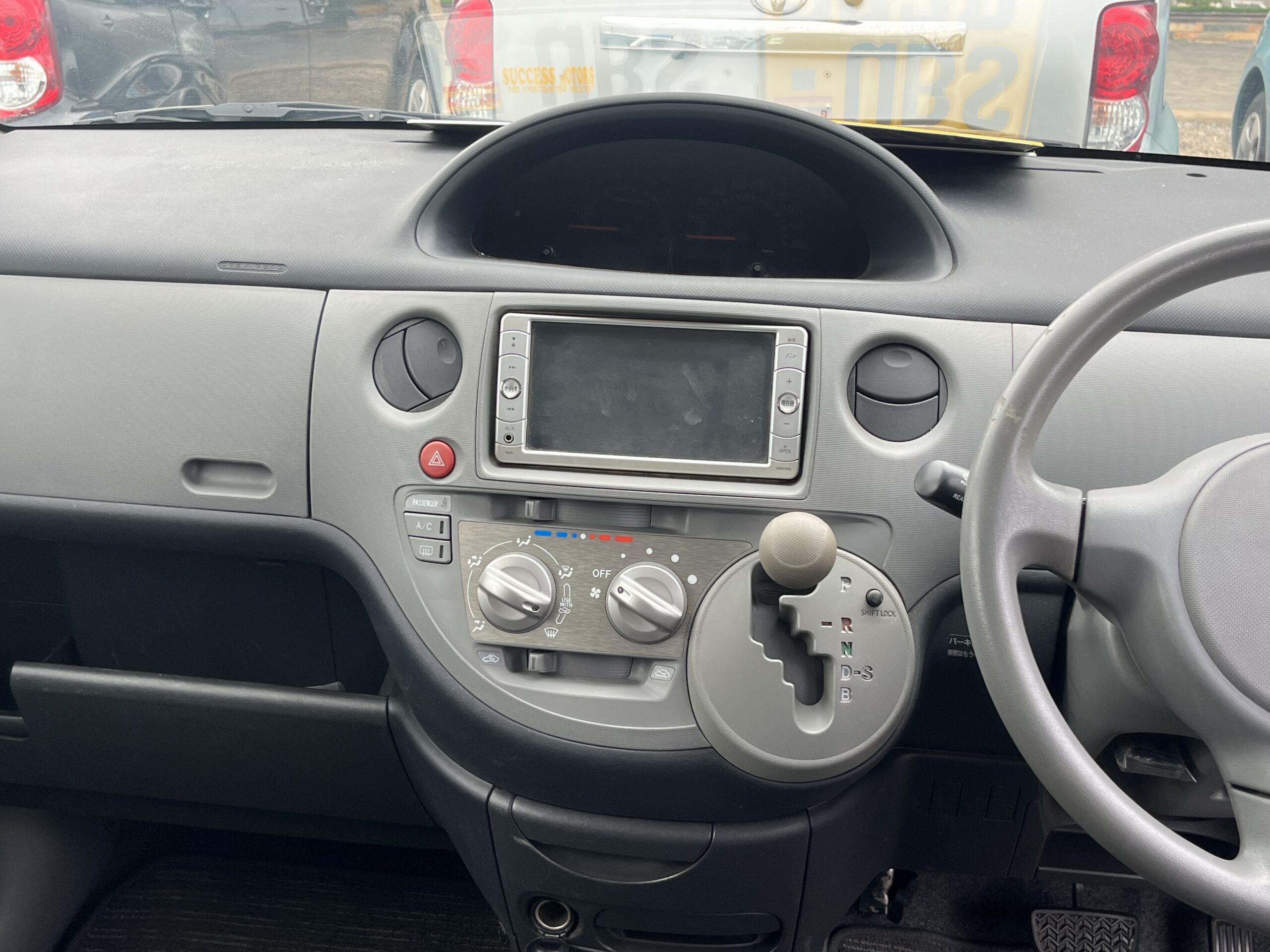 Toyota Sienta 2009