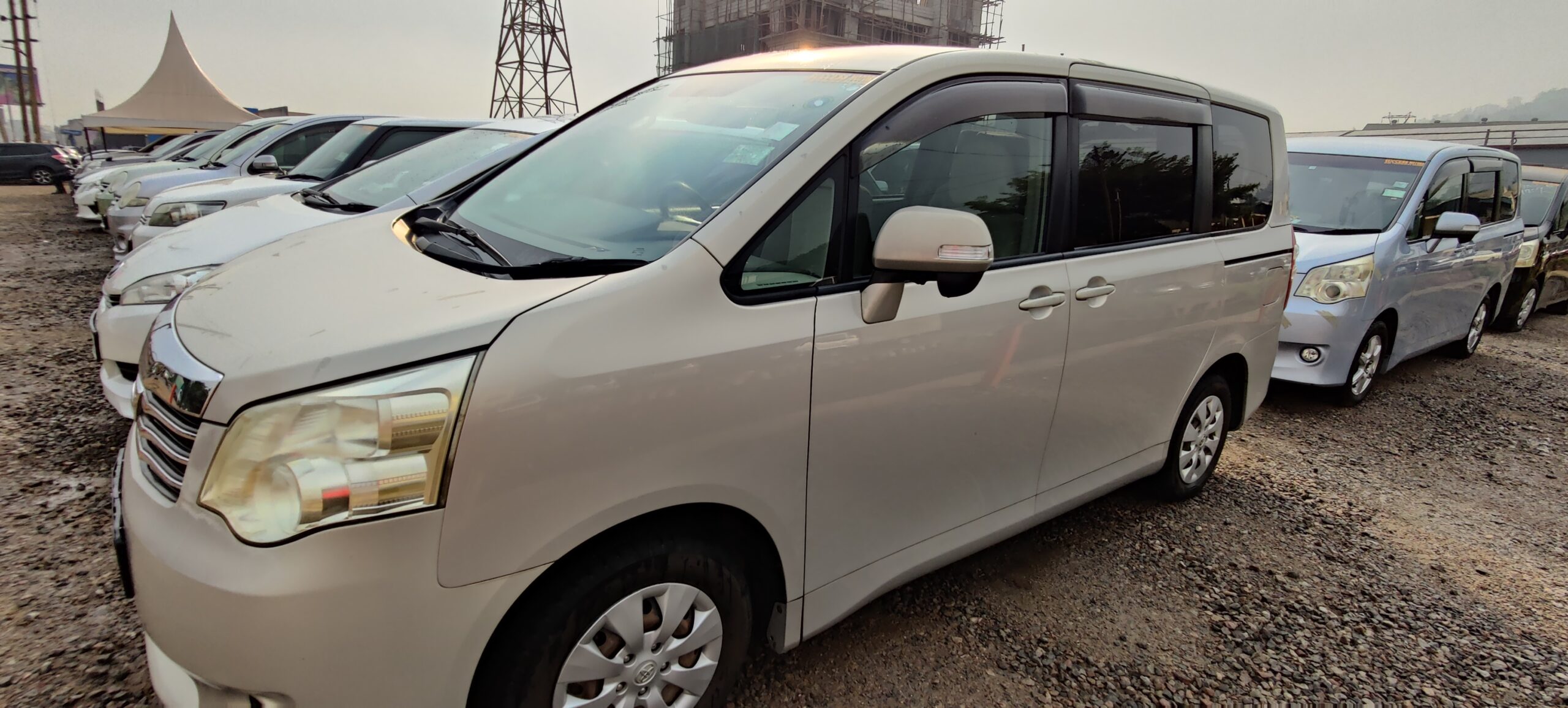Toyota Noah 2010